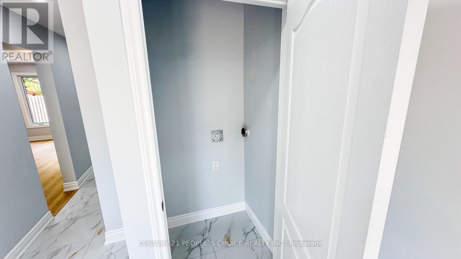 3292 Bobwhite Mews, Mississauga, Ontario  L5N 6E9 - Photo 9 - W12414002