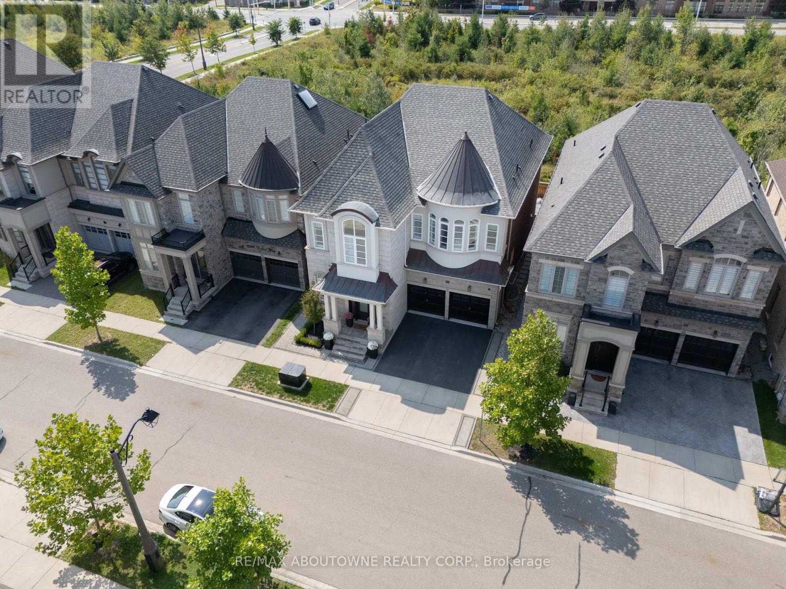 3100 Daniel Way, Oakville, Ontario  L6H 0V1 - Photo 4 - W12414003