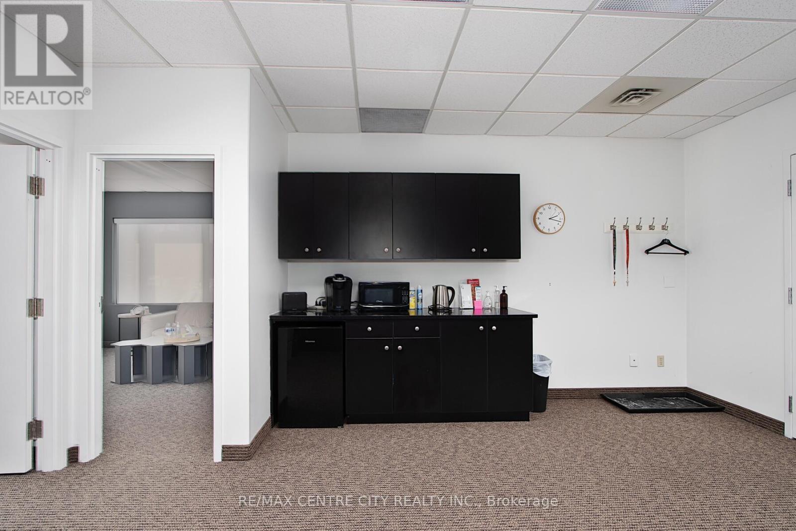 295 Wolfe Street, London East, Ontario  N6B 2C4 - Photo 12 - X12414039