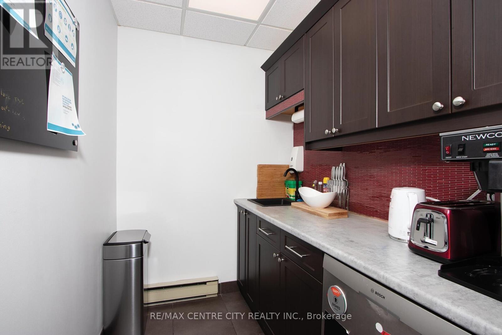 295 Wolfe Street, London East, Ontario  N6B 2C4 - Photo 14 - X12414039