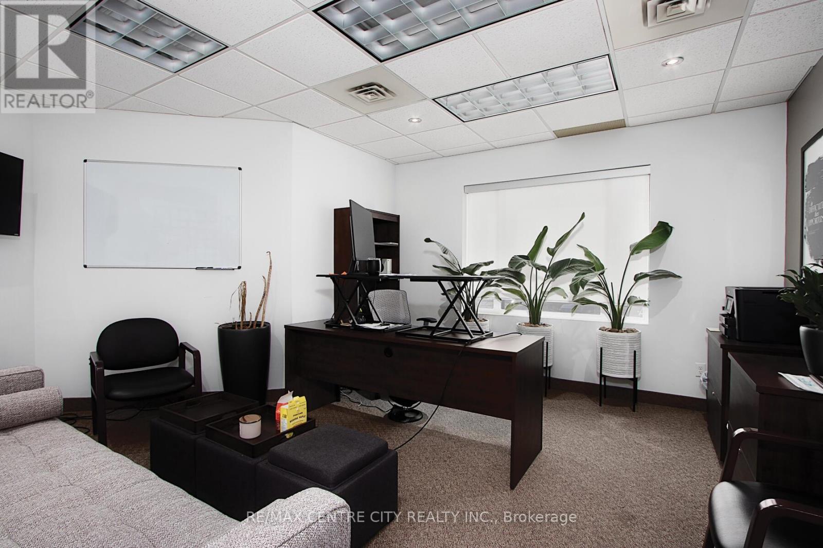 295 Wolfe Street, London East, Ontario  N6B 2C4 - Photo 21 - X12414039