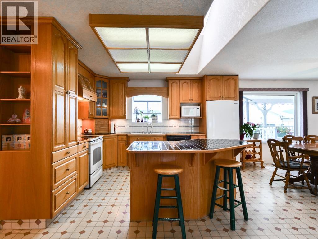 1002 Maple Heights Road, Quesnel, British Columbia  V2J 3X3 - Photo 3 - R3049947