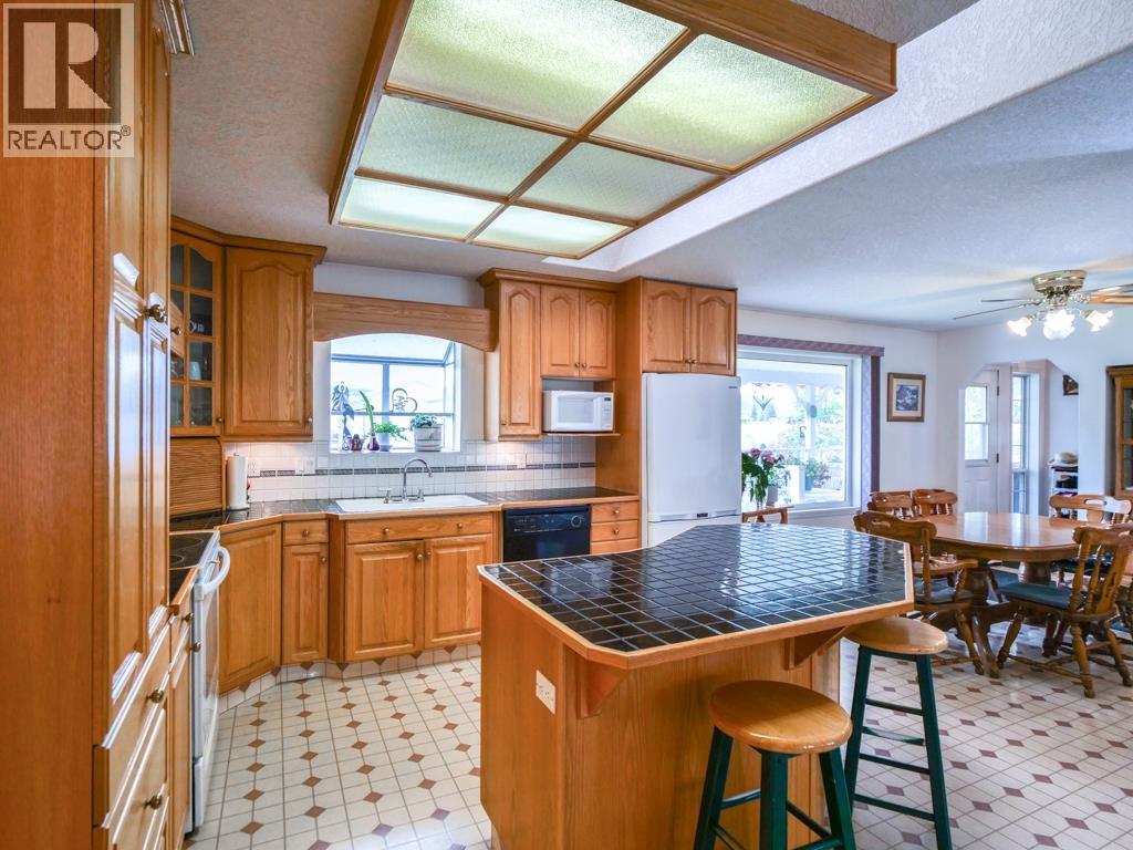 1002 Maple Heights Road, Quesnel, British Columbia  V2J 3X3 - Photo 8 - R3049947