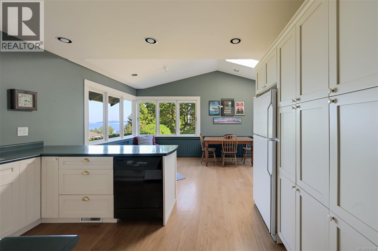8645 East Saanich Rd, North Saanich, British Columbia  V8L 1G9 - Photo 9 - 1014149