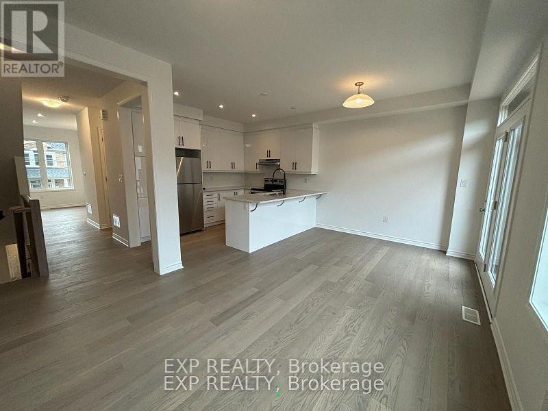 128 Marigold Gardens, Oakville, Ontario  L6H 7X7 - Photo 2 - W12414036