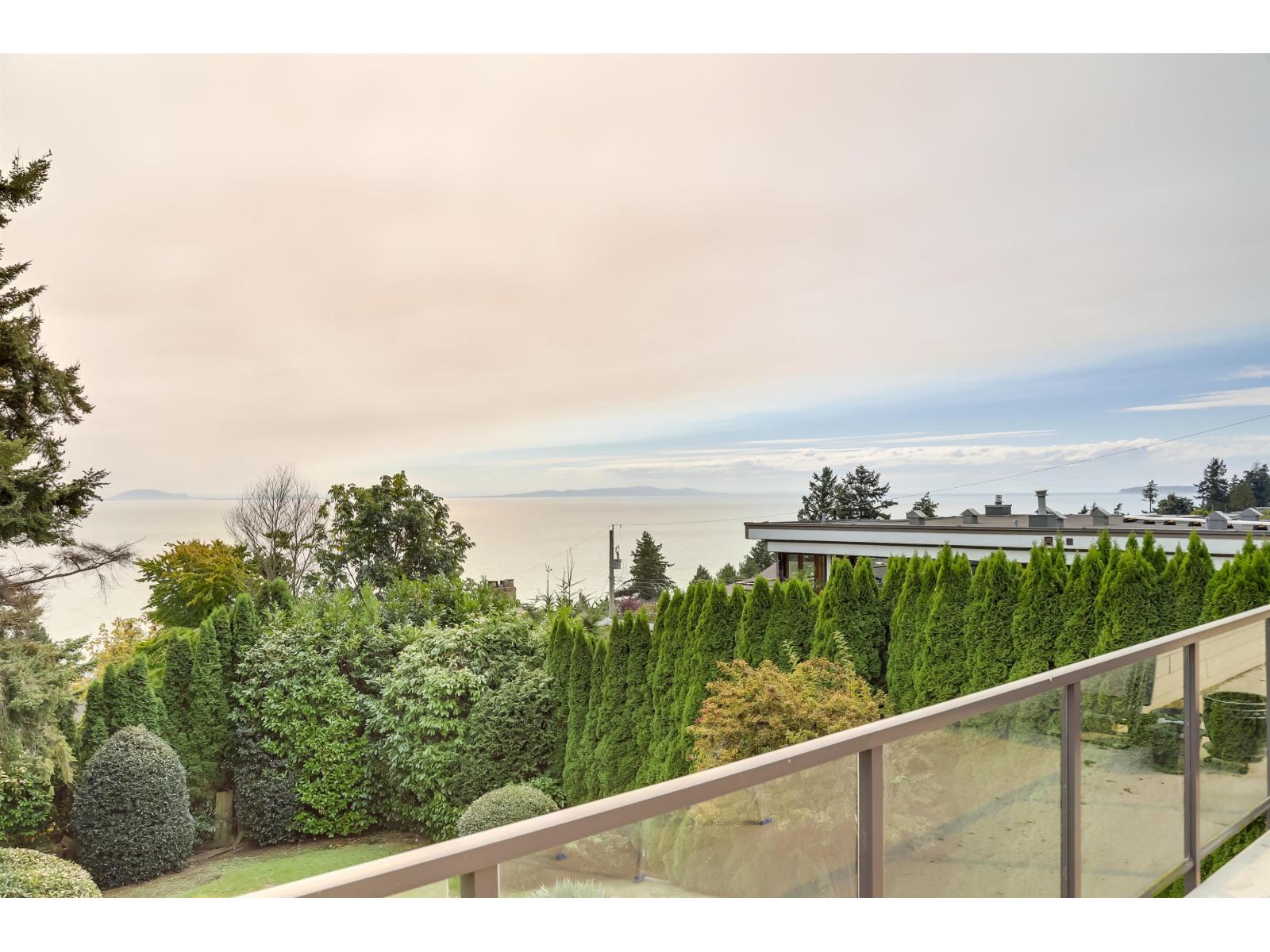 14366 Magdalen Avenue, White Rock, British Columbia  V4B 2X3 - Photo 4 - R3049630