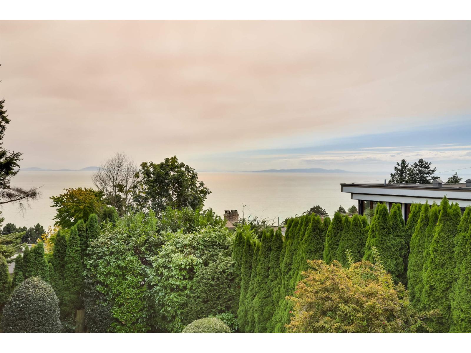 14366 Magdalen Avenue, White Rock, British Columbia  V4B 2X3 - Photo 36 - R3049630