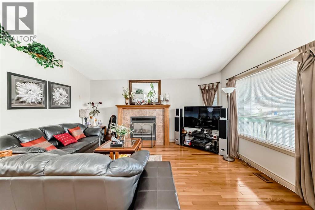 189 Applemead Close Se, Calgary, Alberta  T2A 7S6 - Photo 5 - A2256410