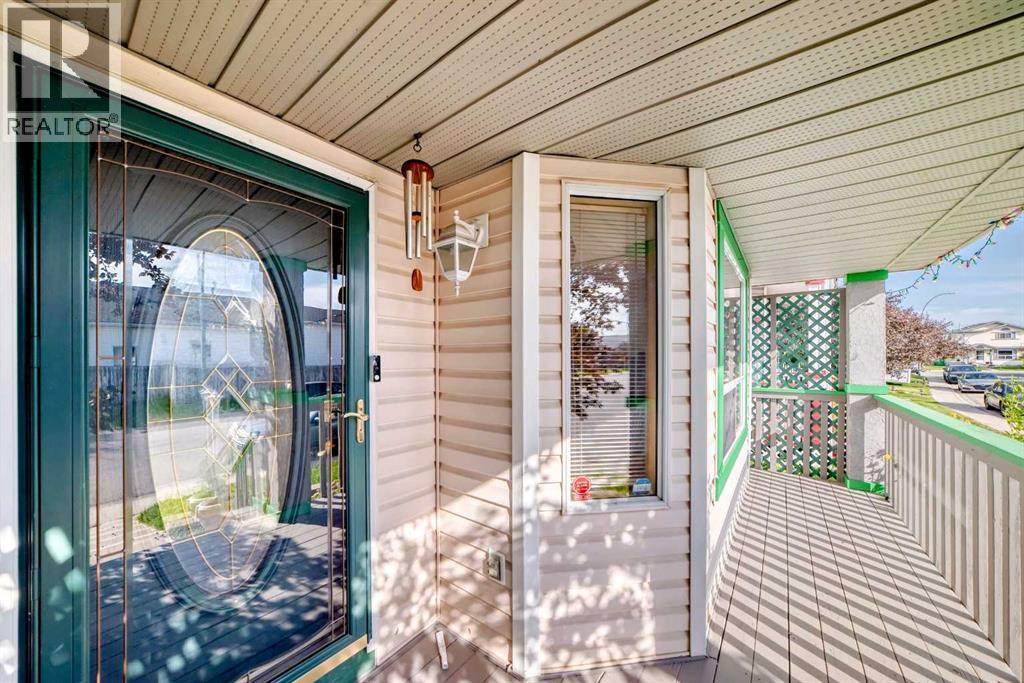 189 Applemead Close Se, Calgary, Alberta  T2A 7S6 - Photo 4 - A2256410