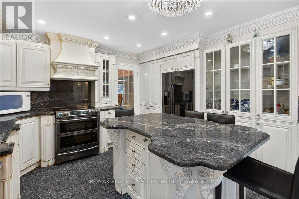 40 Colton Crescent N, Vaughan, Ontario  L4L 3L6 - Photo 13 - N12414070