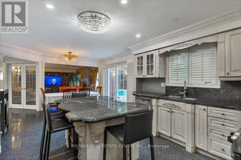 40 Colton Crescent N, Vaughan, Ontario  L4L 3L6 - Photo 14 - N12414070