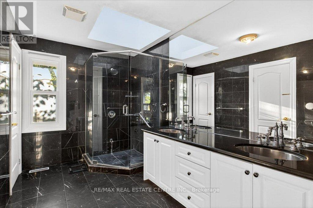 40 Colton Crescent N, Vaughan, Ontario  L4L 3L6 - Photo 21 - N12414070