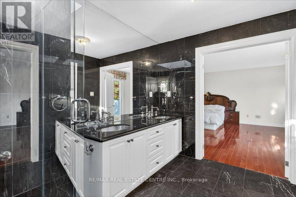 40 Colton Crescent N, Vaughan, Ontario  L4L 3L6 - Photo 22 - N12414070