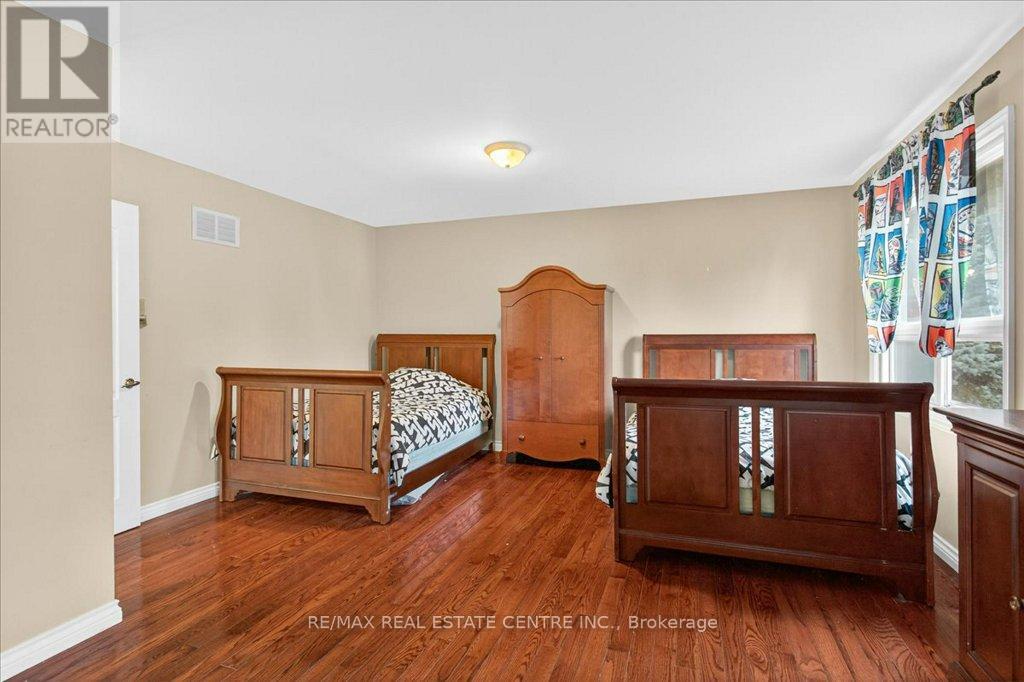 40 Colton Crescent N, Vaughan, Ontario  L4L 3L6 - Photo 23 - N12414070