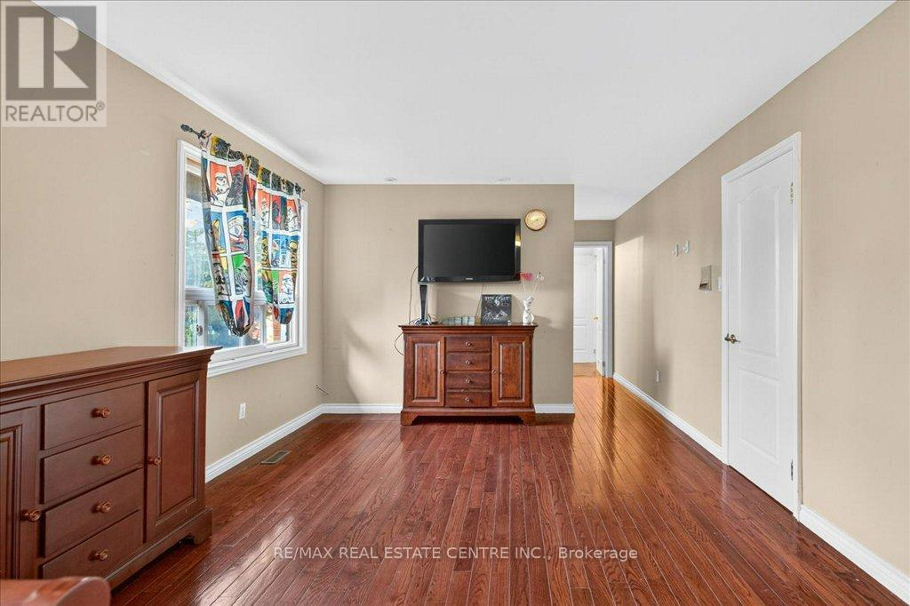 40 Colton Crescent N, Vaughan, Ontario  L4L 3L6 - Photo 24 - N12414070