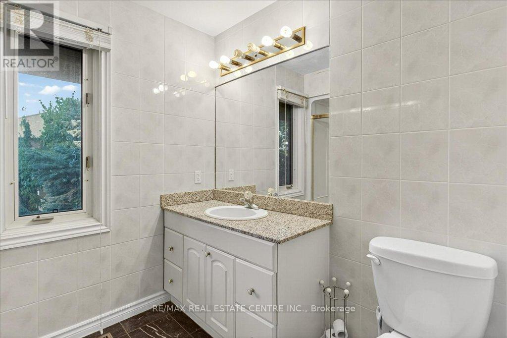 40 Colton Crescent N, Vaughan, Ontario  L4L 3L6 - Photo 27 - N12414070