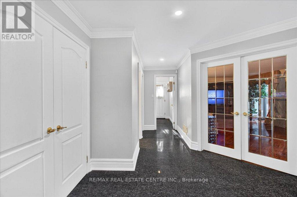 40 Colton Crescent N, Vaughan, Ontario  L4L 3L6 - Photo 6 - N12414070