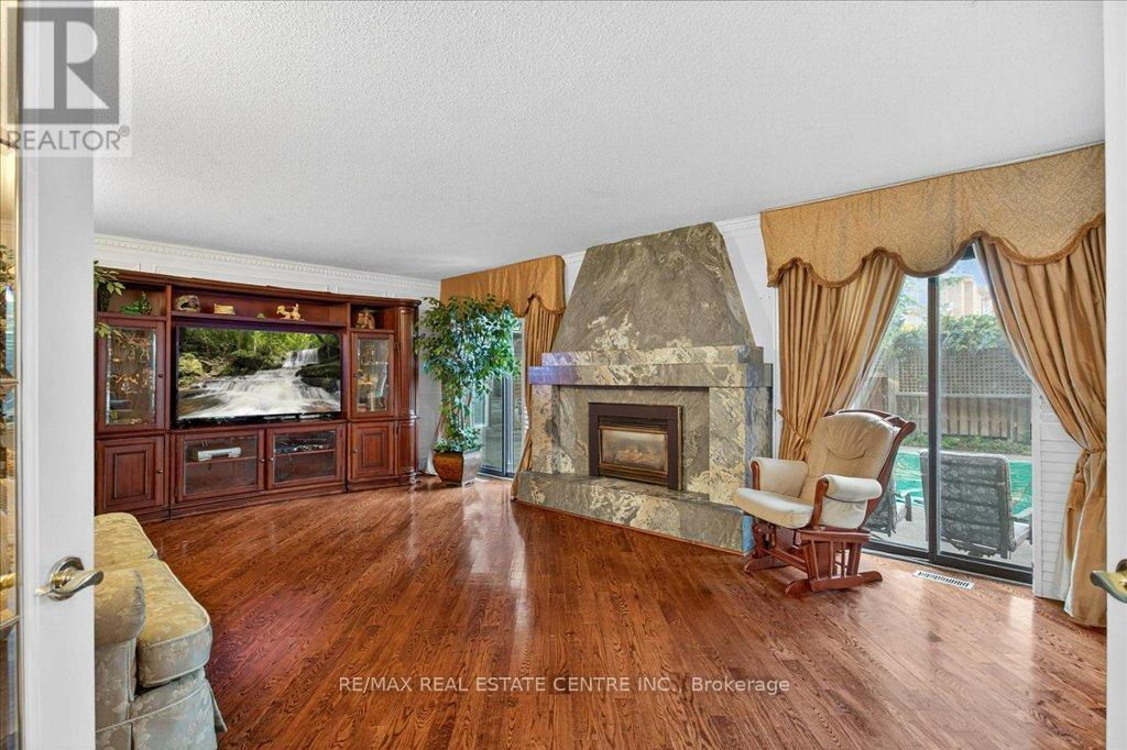 40 Colton Crescent N, Vaughan, Ontario  L4L 3L6 - Photo 8 - N12414070