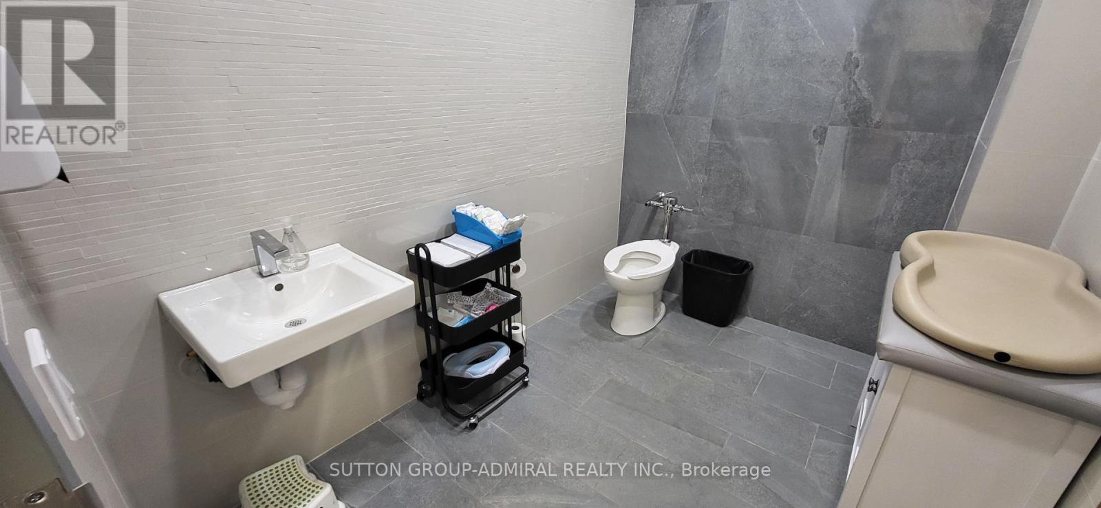 204 - 845 St Clair Avenue W, Toronto, Ontario  M6C 1C2 - Photo 28 - C12414084