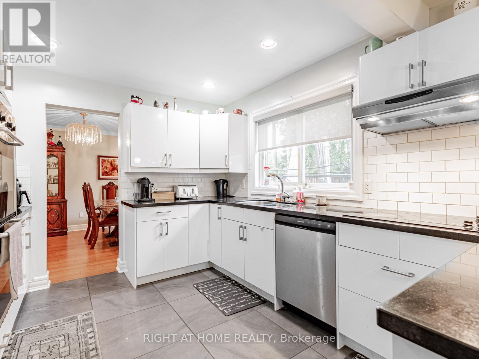 71 Satchell Boulevard, Toronto, Ontario  M1C 3B3 - Photo 9 - E12414079