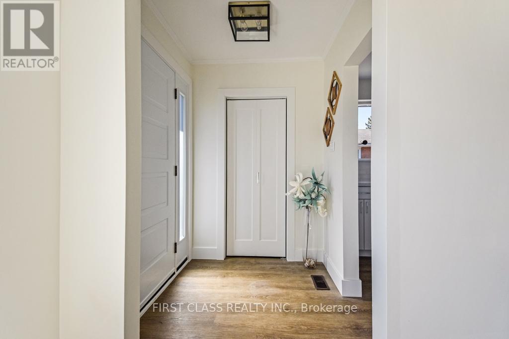 24 Fintona Avenue, Toronto, Ontario  M1E 1V3 - Photo 3 - E12414080