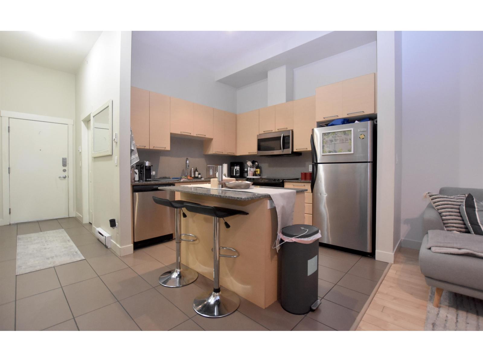 401 10822 City Parkway, Surrey, British Columbia  V3T 5X9 - Photo 4 - R3049828