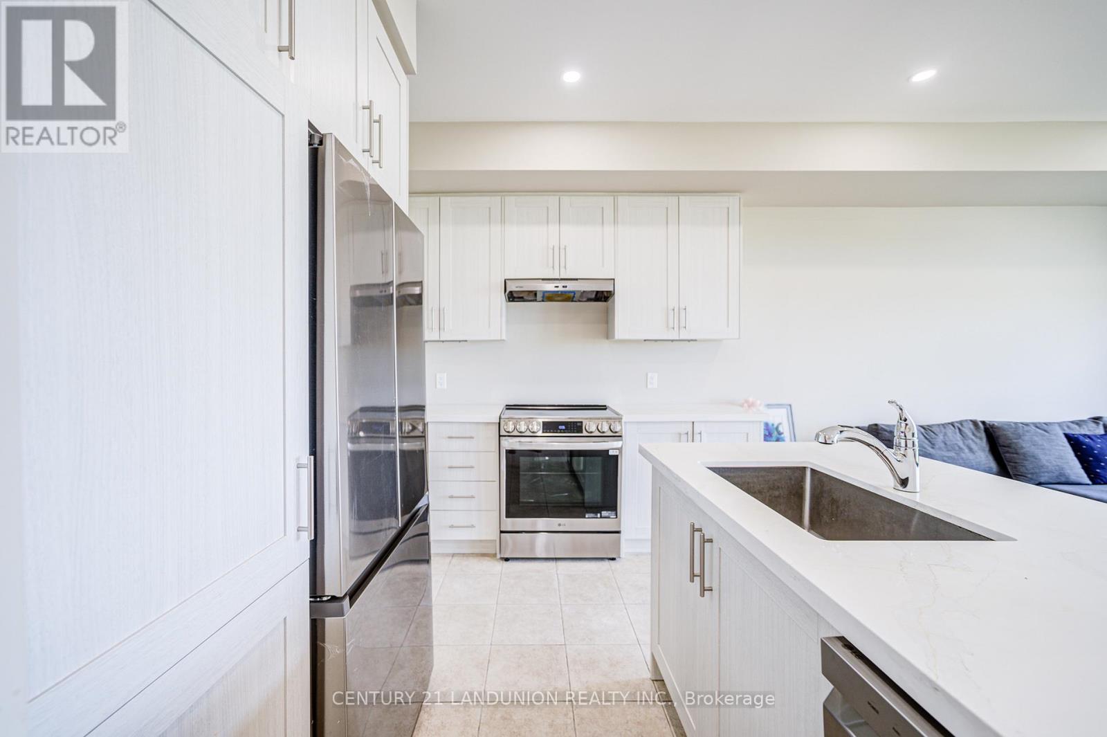 65 Puisaya Drive, Richmond Hill, Ontario  L4E 1L2 - Photo 12 - N12414082