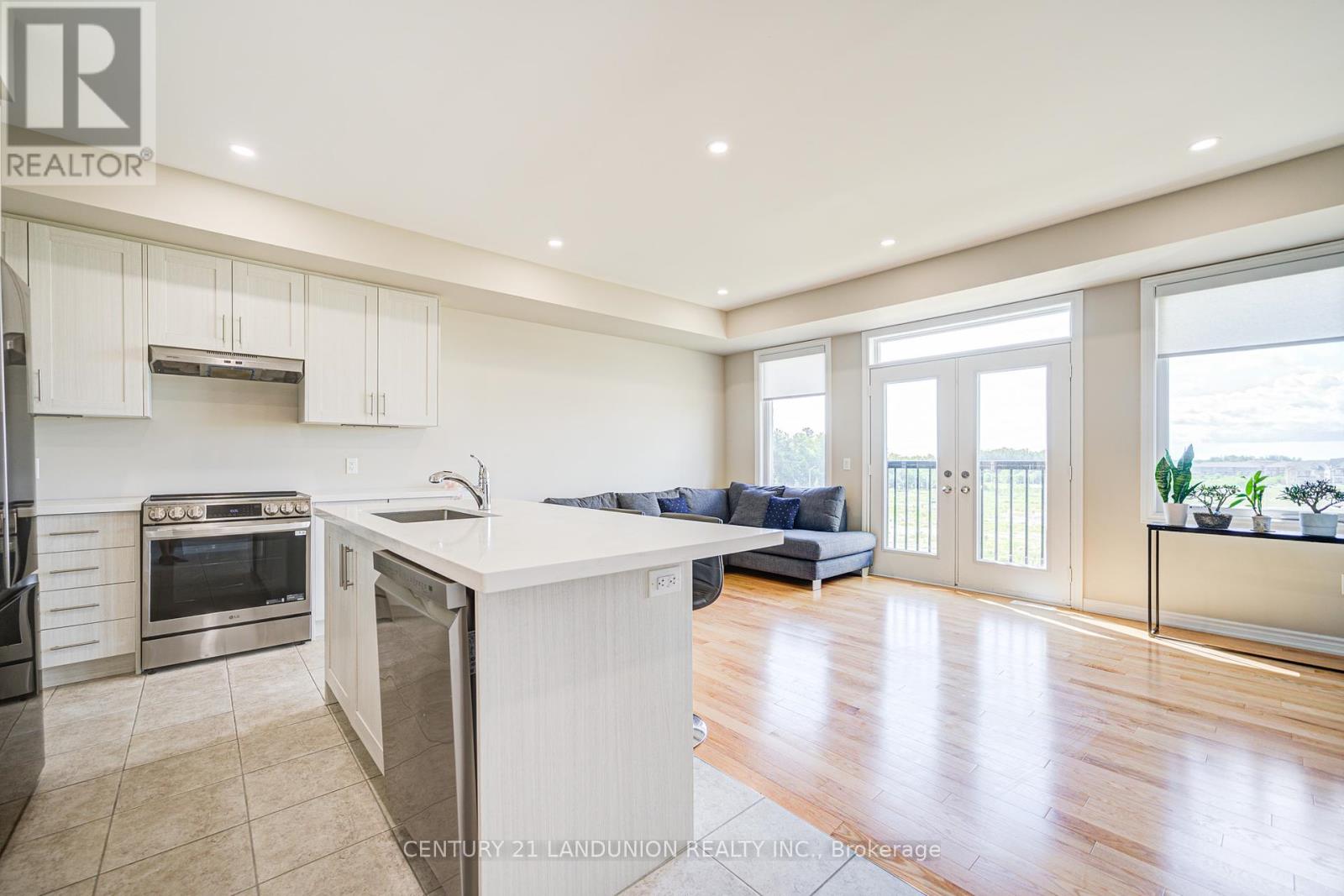 65 Puisaya Drive, Richmond Hill, Ontario  L4E 1L2 - Photo 13 - N12414082