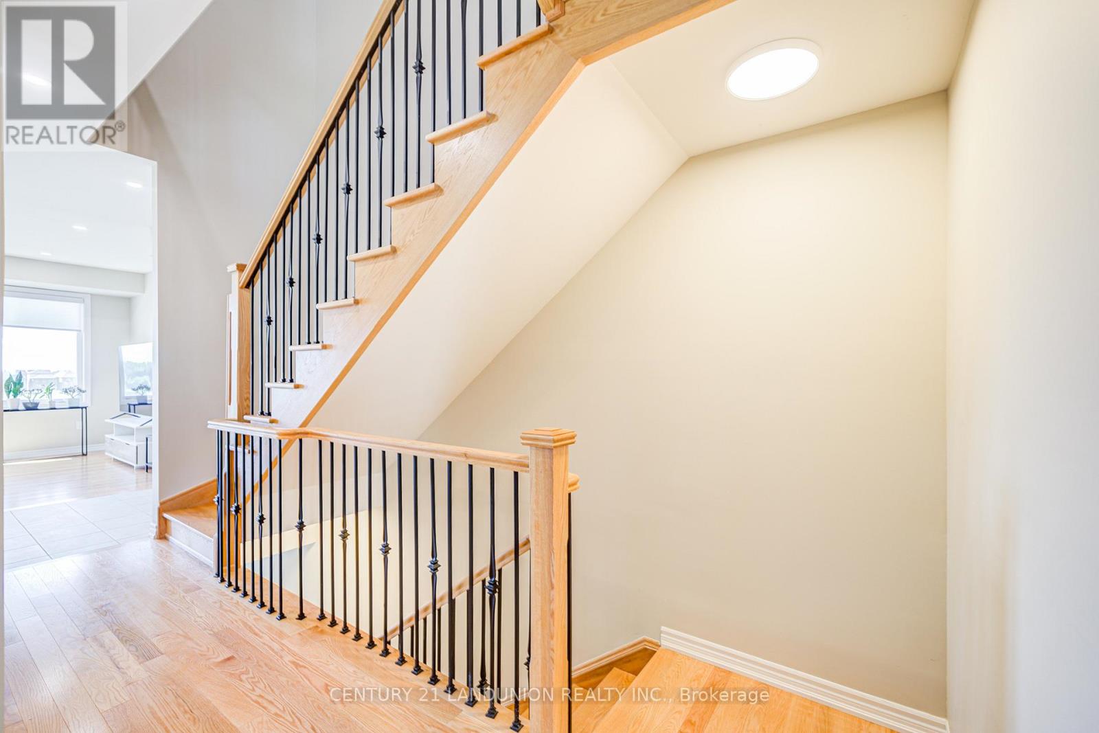 65 Puisaya Drive, Richmond Hill, Ontario  L4E 1L2 - Photo 4 - N12414082