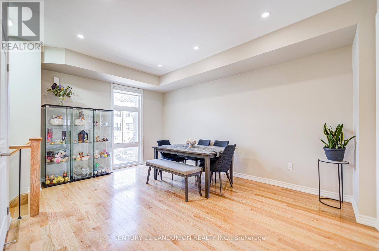 65 Puisaya Drive, Richmond Hill, Ontario  L4E 1L2 - Photo 5 - N12414082