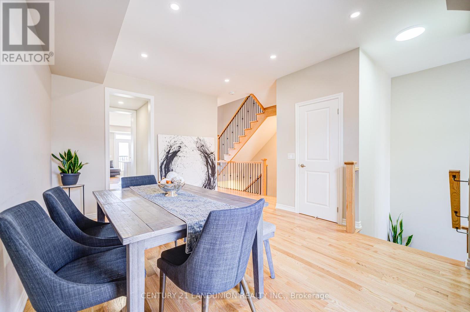 65 Puisaya Drive, Richmond Hill, Ontario  L4E 1L2 - Photo 7 - N12414082