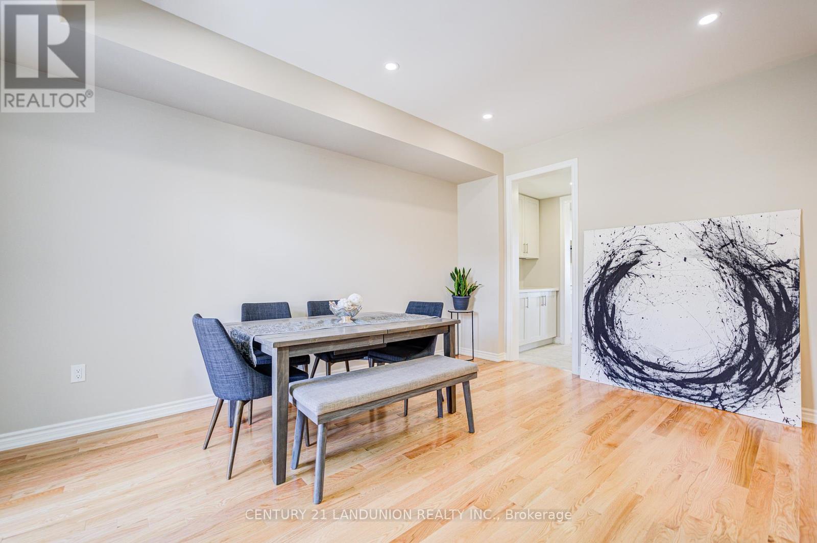 65 Puisaya Drive, Richmond Hill, Ontario  L4E 1L2 - Photo 8 - N12414082