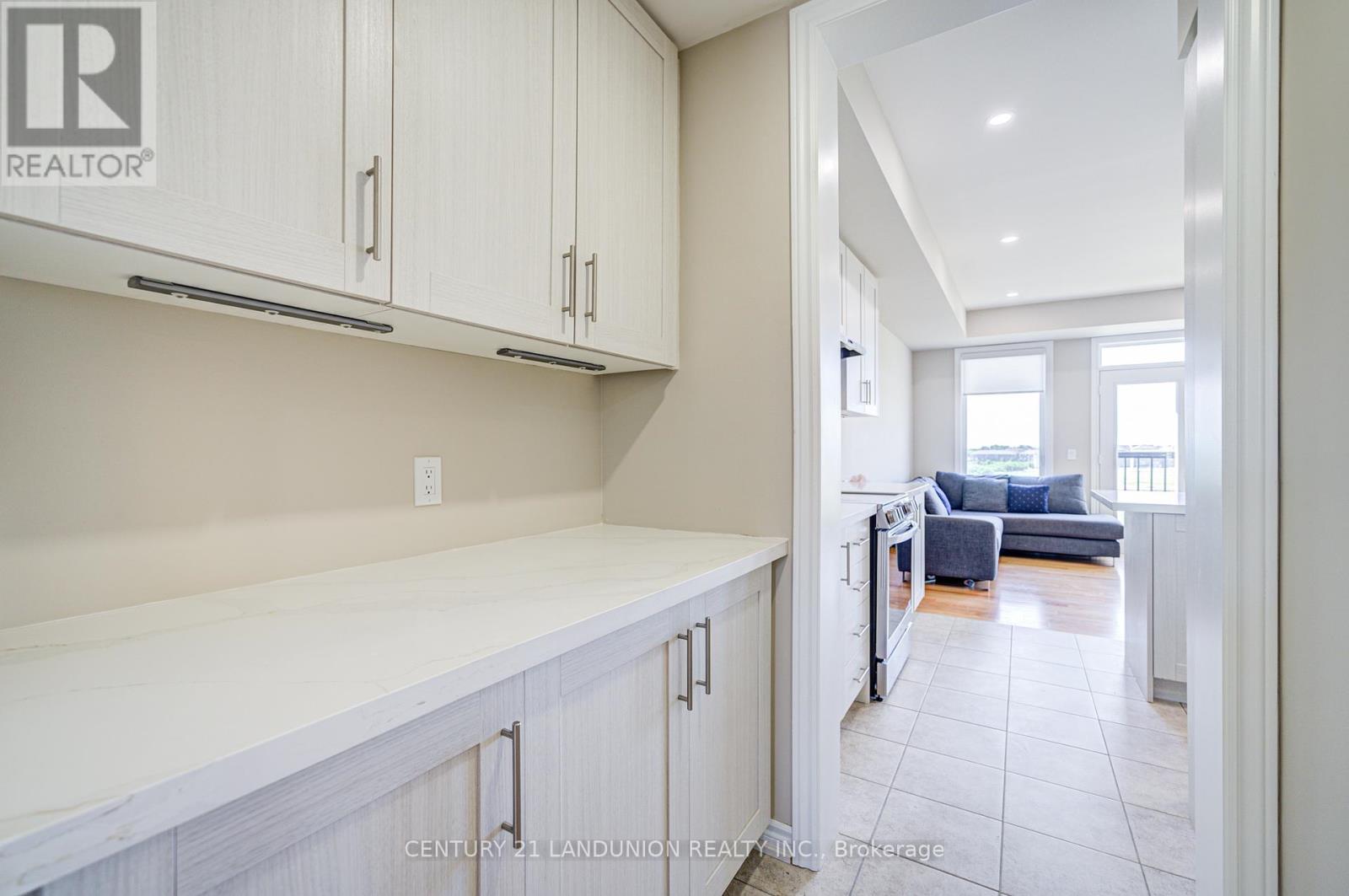 65 Puisaya Drive, Richmond Hill, Ontario  L4E 1L2 - Photo 9 - N12414082