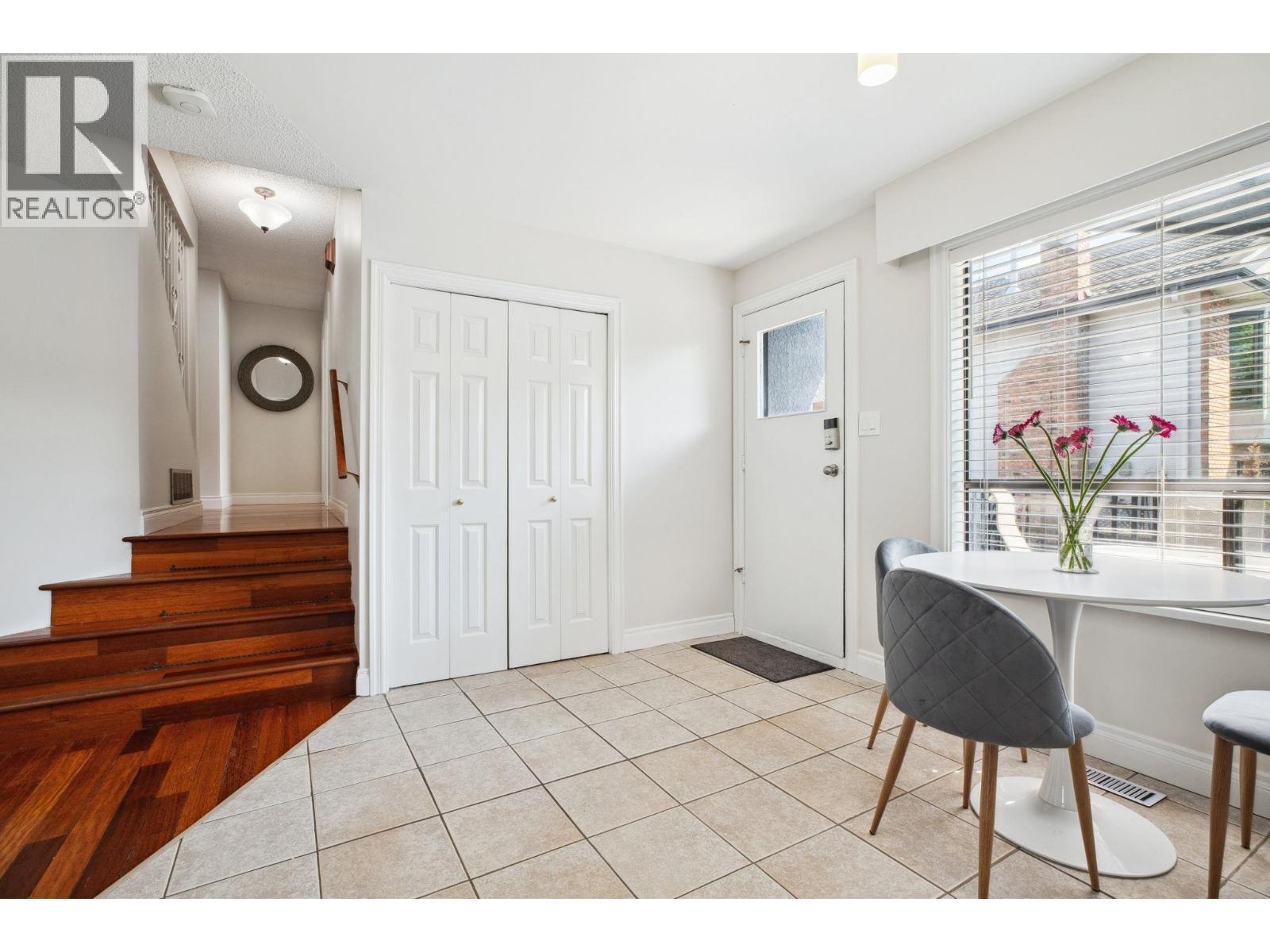 7347 Queenston Court, Burnaby, British Columbia  V5A 3M5 - Photo 5 - R3049482