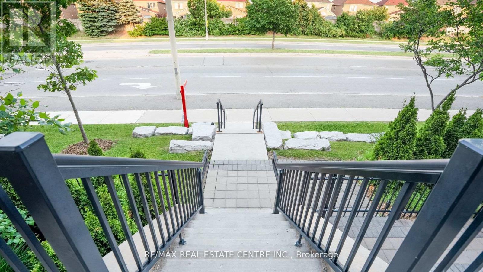 77 - 250 Sunny Meadow Boulevard, Brampton, Ontario  L6R 3Y7 - Photo 3 - W12414076