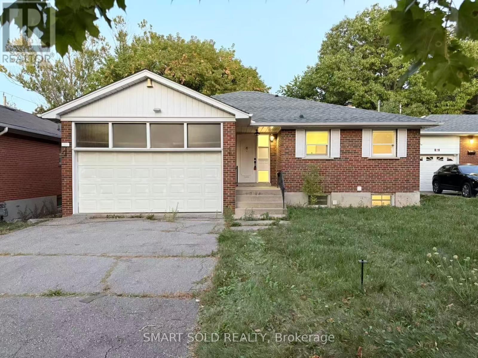 81 MAXOME AVENUE, Toronto, Ontario