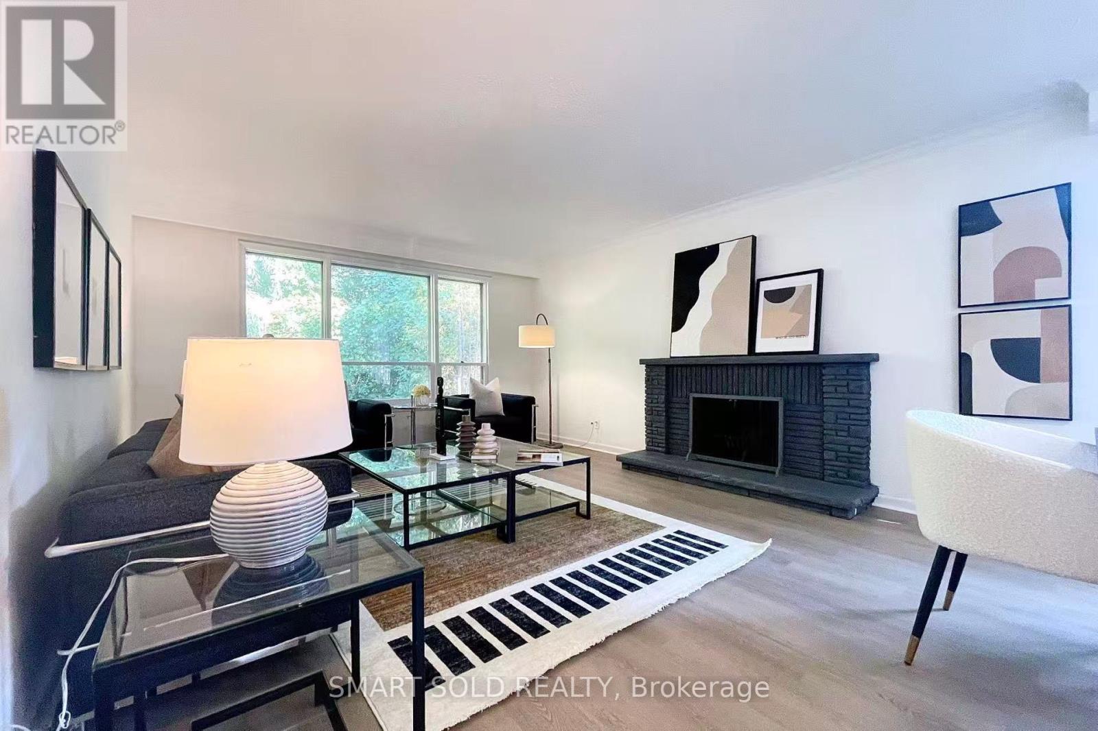 81 Maxome Avenue, Toronto, Ontario  M2M 3K2 - Photo 4 - C12414105