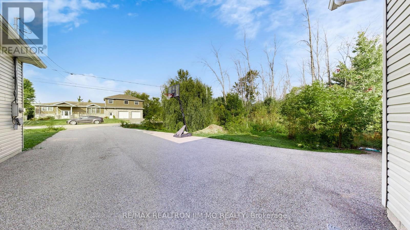 751 Sedore Avenue, Georgina, Ontario  L0E 1S0 - Photo 3 - N12414092