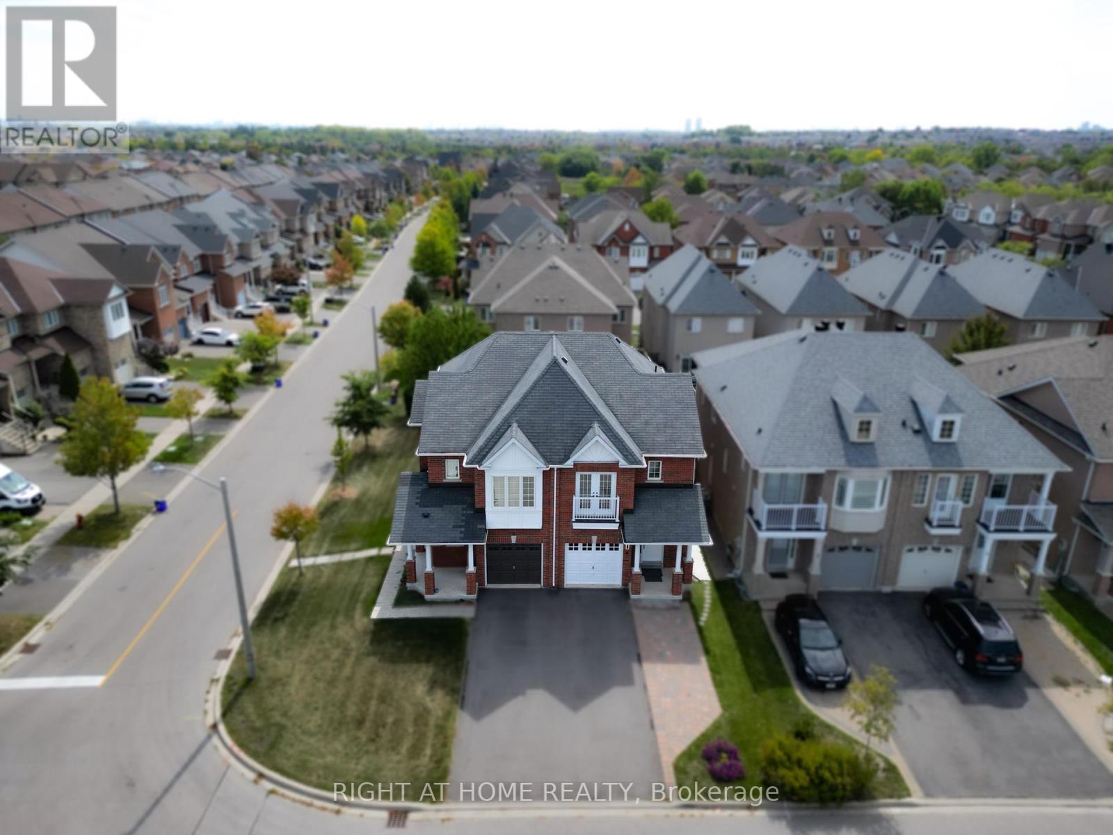 4 OLD ORCHARD CRESCENT, Richmond Hill, Ontario