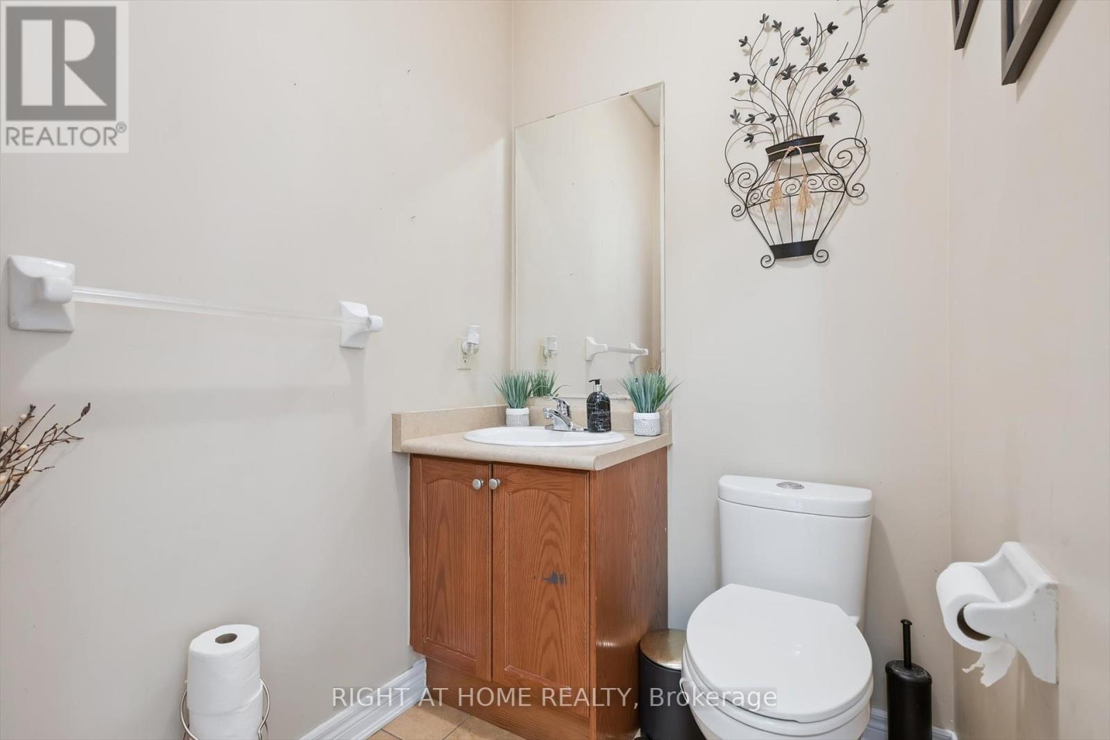 38 Cape Dorset Crescent, Brampton, Ontario  L6R 3L2 - Photo 11 - W12414098