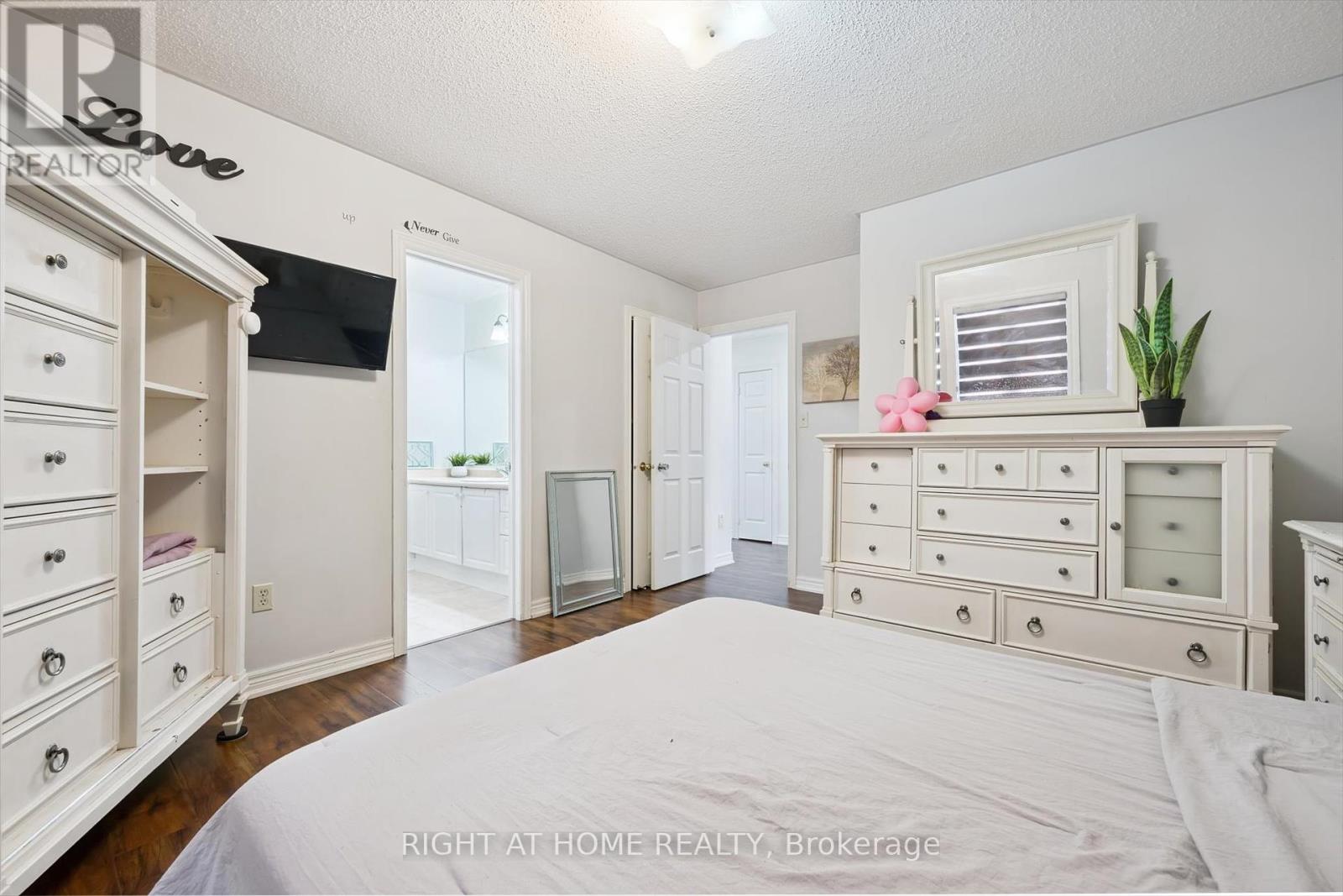38 Cape Dorset Crescent, Brampton, Ontario  L6R 3L2 - Photo 16 - W12414098