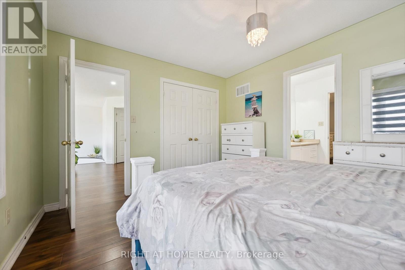 38 Cape Dorset Crescent, Brampton, Ontario  L6R 3L2 - Photo 19 - W12414098