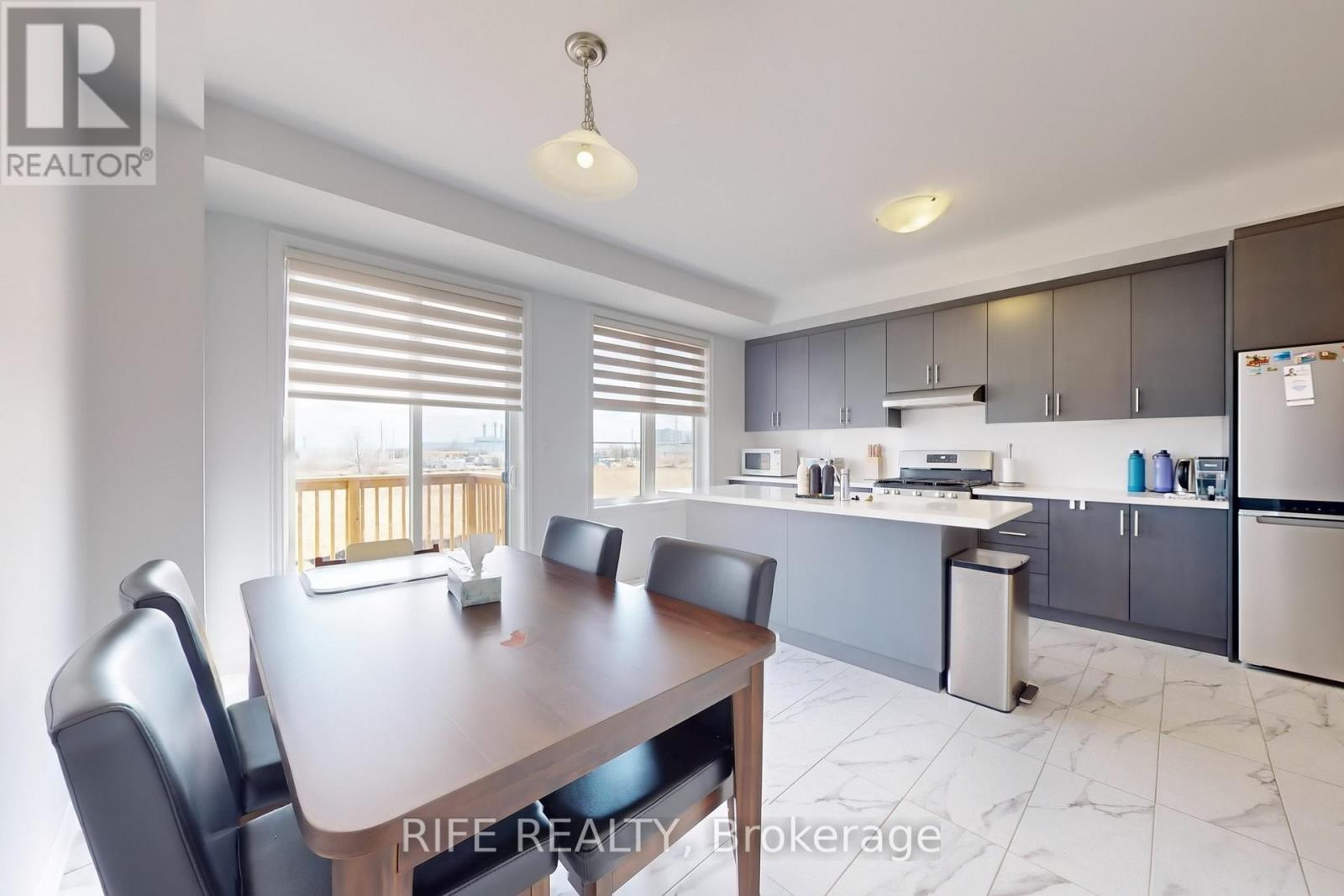 9 Bretlon Street, Brampton, Ontario  L6P 4N8 - Photo 11 - W12414125