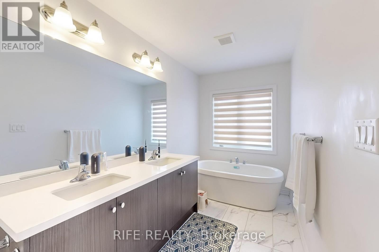 9 Bretlon Street, Brampton, Ontario  L6P 4N8 - Photo 20 - W12414125