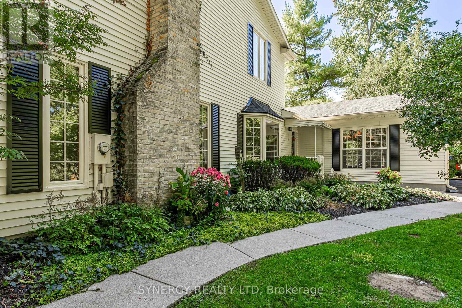 1 Lansdowne Park Crescent, Middlesex Centre, Ontario  N0L 1R0 - Photo 37 - X12414146