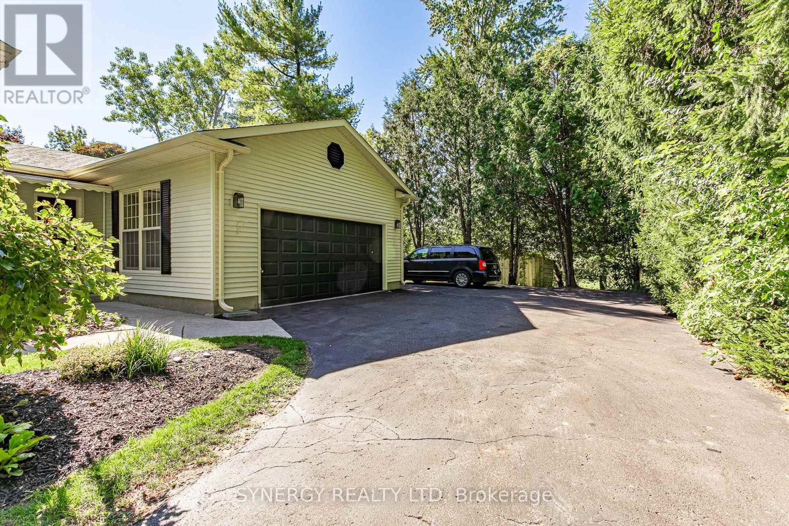 1 Lansdowne Park Crescent, Middlesex Centre, Ontario  N0L 1R0 - Photo 39 - X12414146