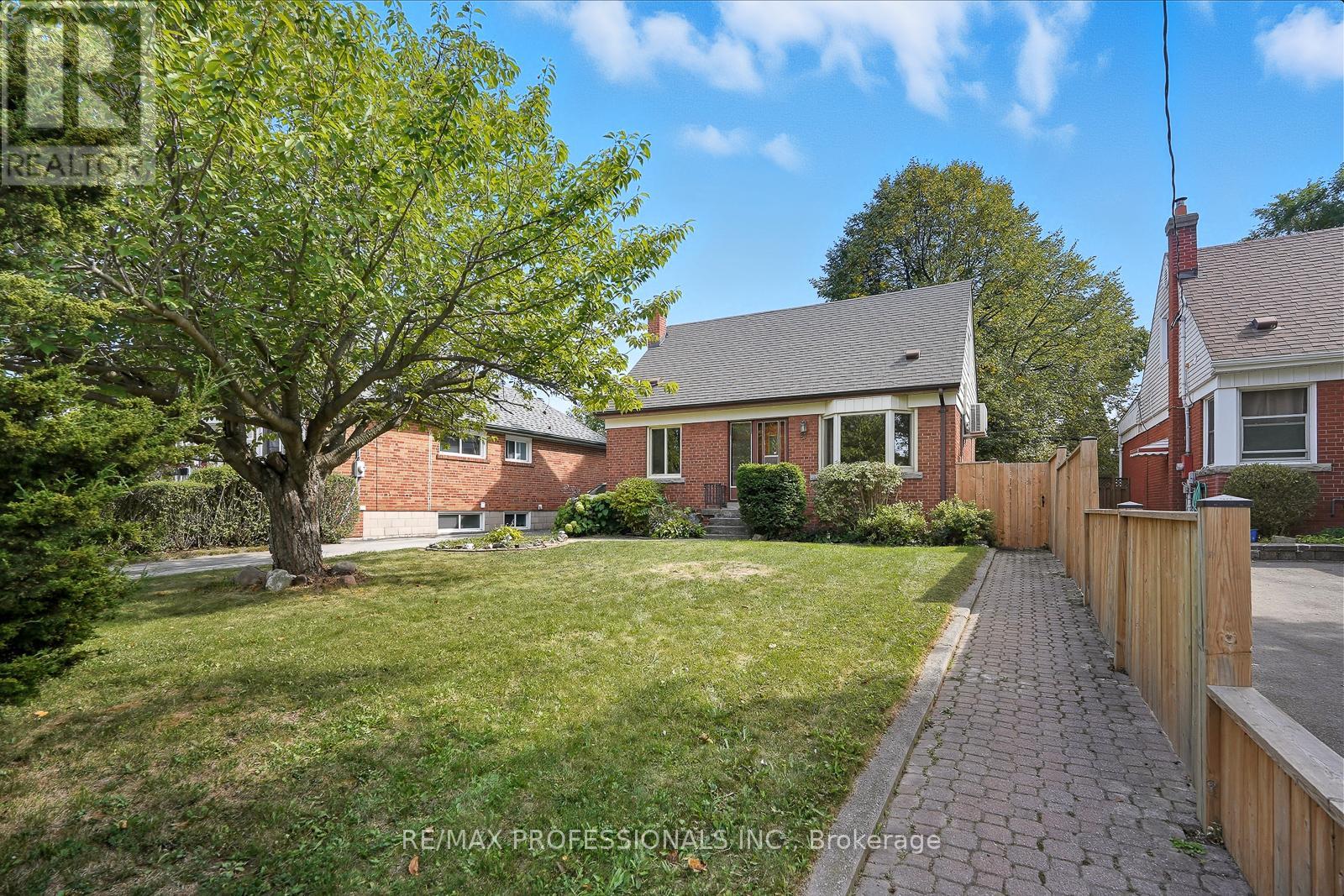 23 Scotswood Road, Toronto, Ontario  M1R 3N3 - Photo 2 - E12414137