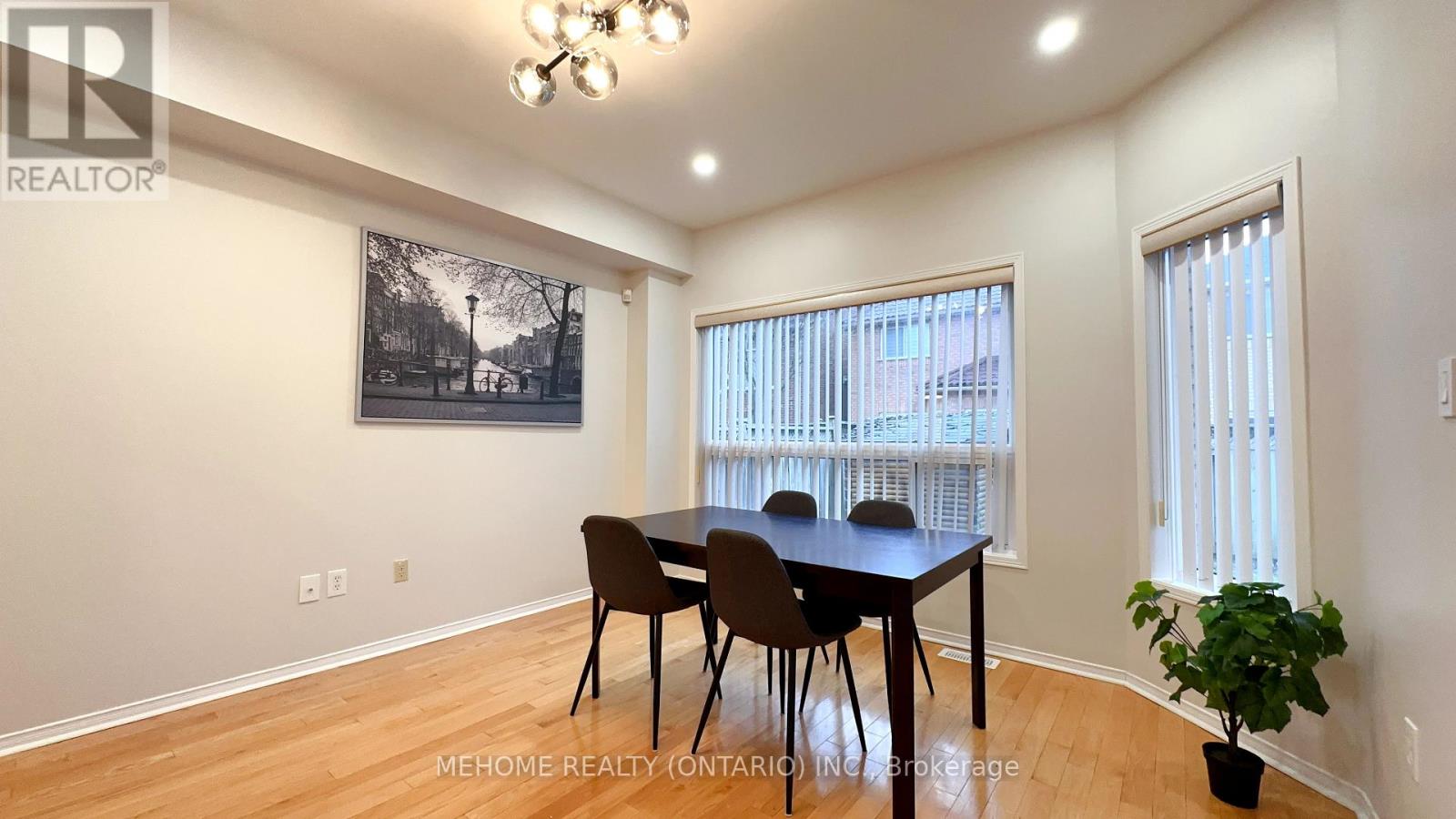 15 Catherina Street, Markham (Berczy), Ontario  L6C 2L6 - Photo 8 - N12414141