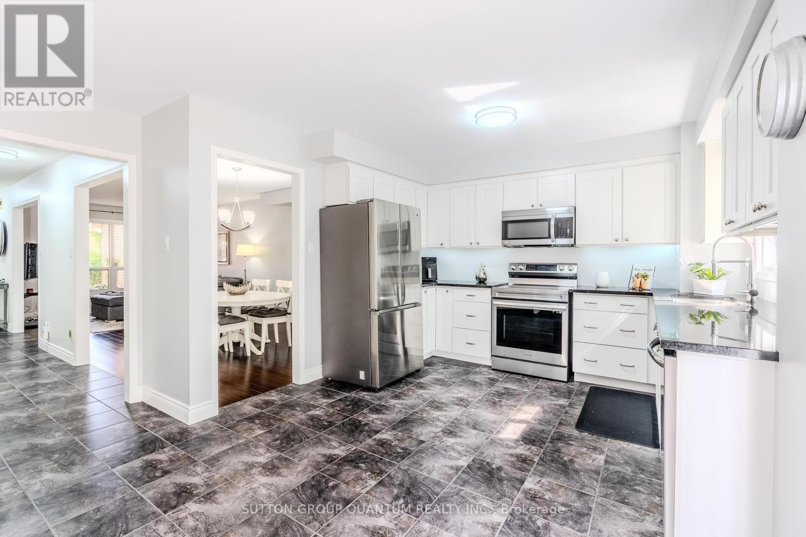 1237 Blackburn Drive, Oakville, Ontario  L6M 2W5 - Photo 11 - W12414134