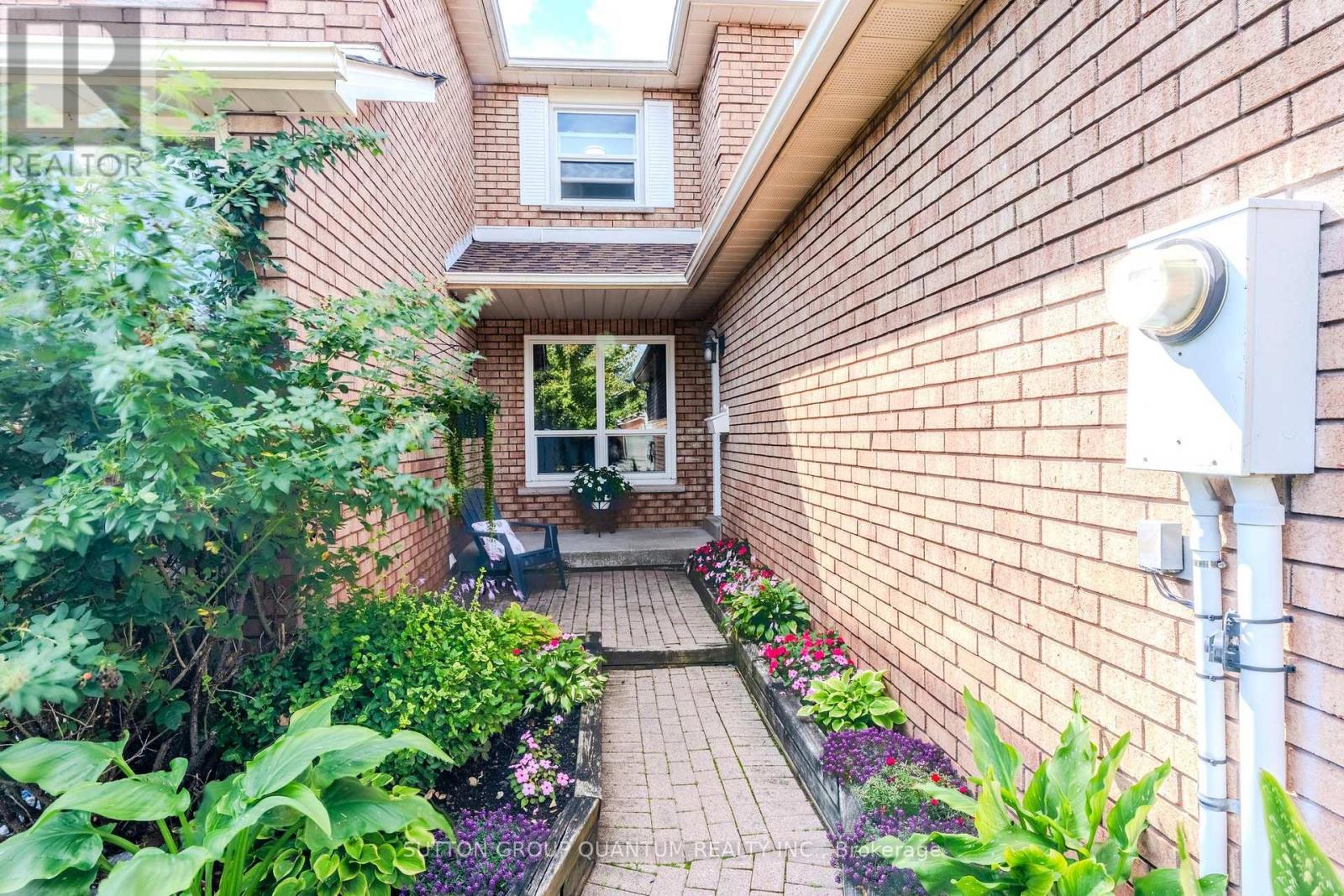 1237 Blackburn Drive, Oakville, Ontario  L6M 2W5 - Photo 2 - W12414134